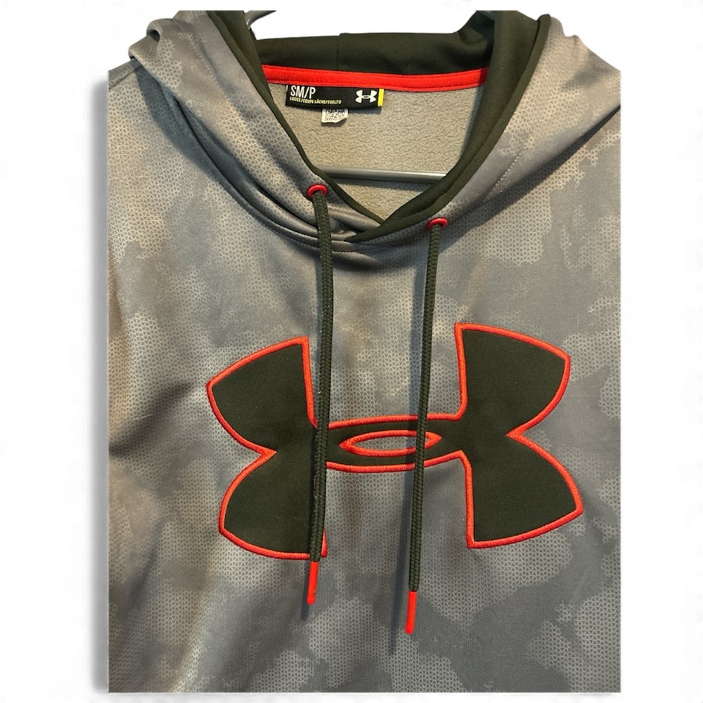 EUC!Under Armour Fleece® Big Logo Charcoal Camo and Scarlet Hoodie Men’s Size S